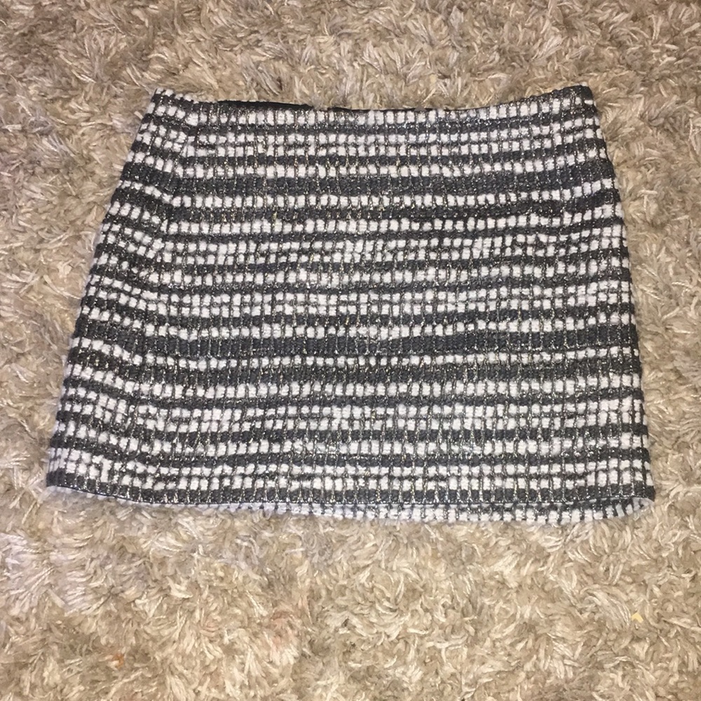 skirt - Picture 2 of 4